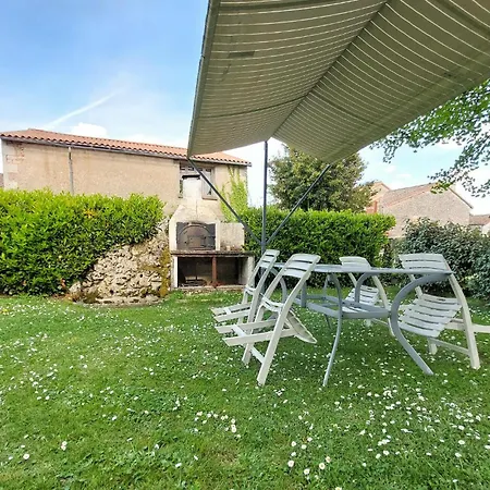Casa vacanze Awesome In Sauze-entre-bois With Wifi Sauzé-Vaussais